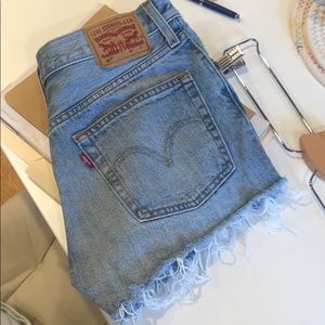 Levi’s Demin Shorts 26 Medium Wash